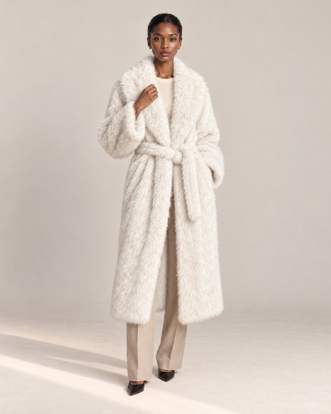 Manteau Cassiopée, manteau long en fausse fourrure blanche pour femme, photo 1